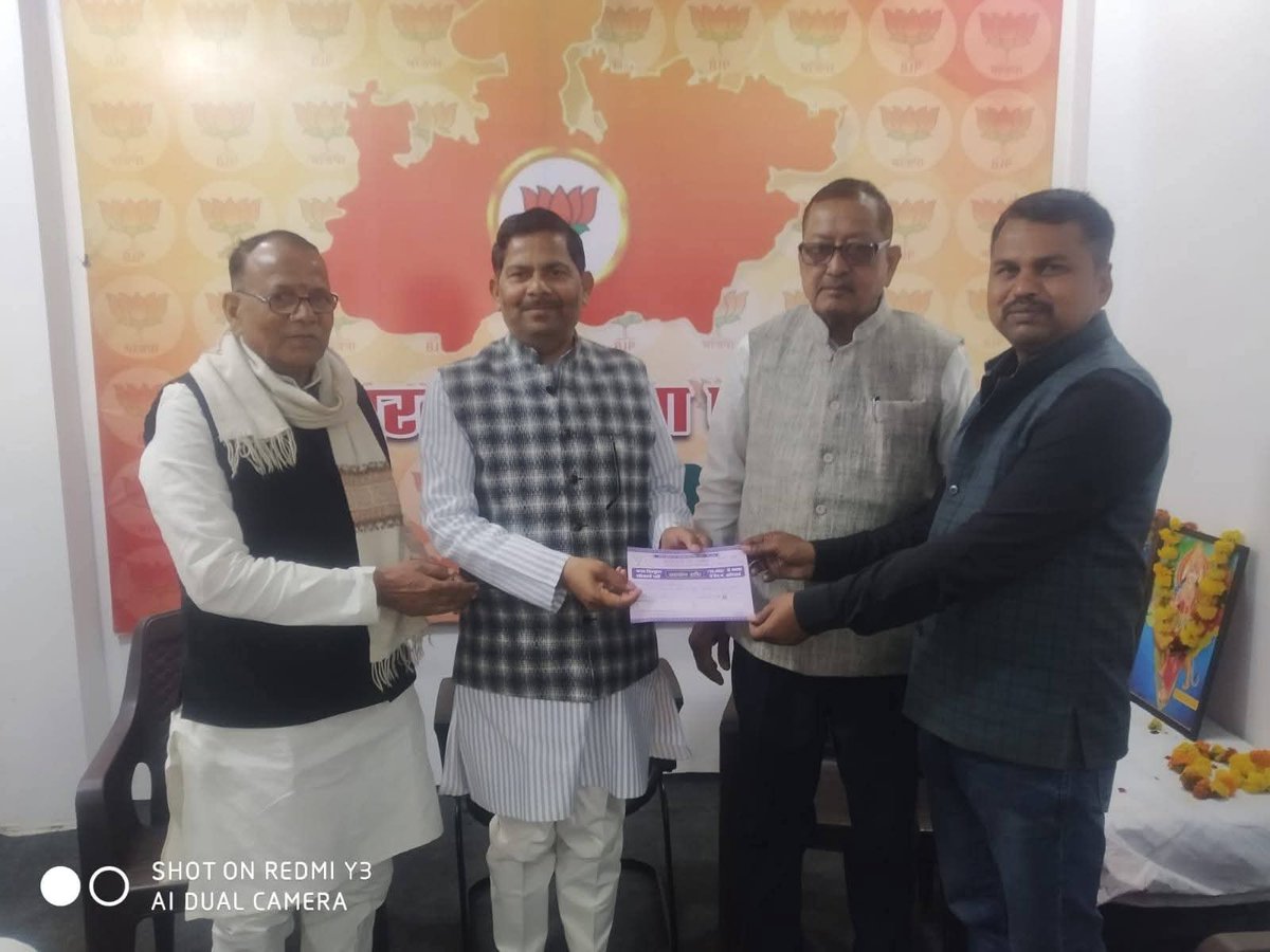 आज भिंड भाजपा जिला कार्यालय पर 'आजीवन सहयोग निधि' अभियान के अंतर्गत कार्यकर्ताओं ने समर्पण निधि देकर अभियान की शुरुआत की।

#आजीवन_सहयोग_निधि #BJP4Bhind #DevendraNarwariya