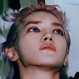 태용이 이 각도에서 코 졸라 예쁜 거 알지