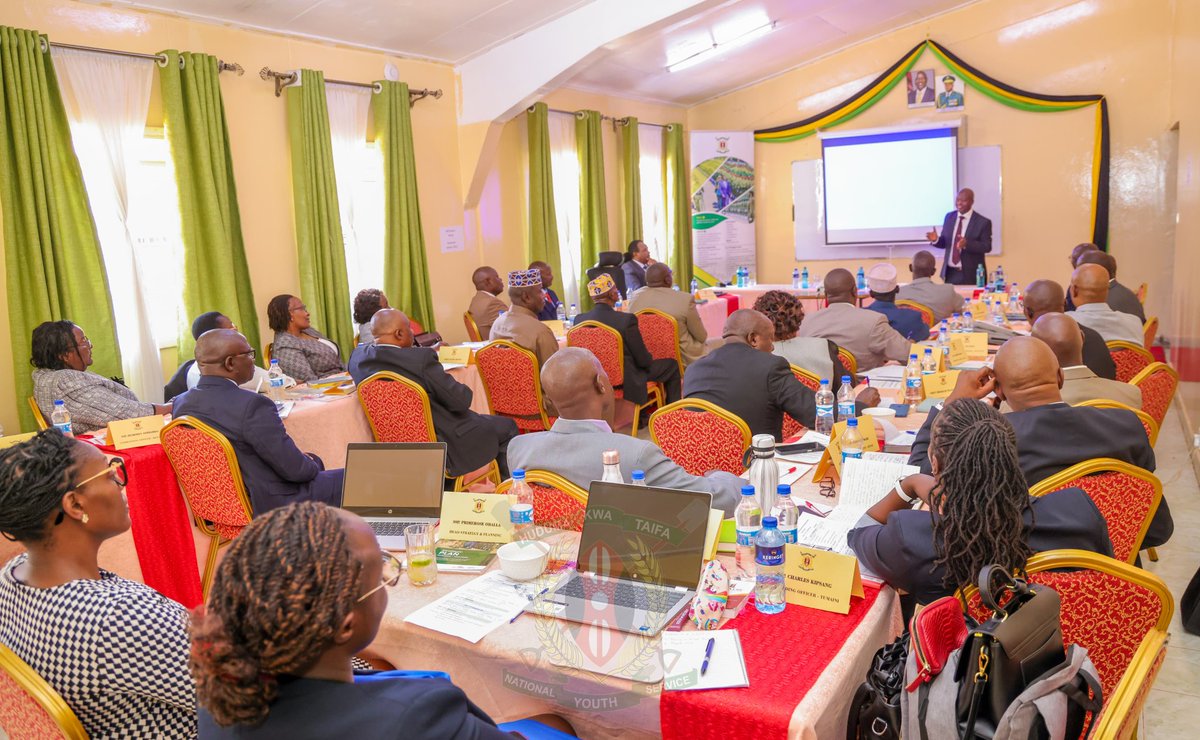 NYS_Ke's tweet photo. The Commandant General, J.K. Tembur, MBS, today hosted the NYS Council Chairman, Lt. Gen. (Rtd.) Adan Mulata, during the meeting with Regional Commanders and Commanding Officers at NYS Yatta Camp.
The Chairman emphasized responsible leadership, innovation, and commitment.... https://t.co/1FJ1X7INX5