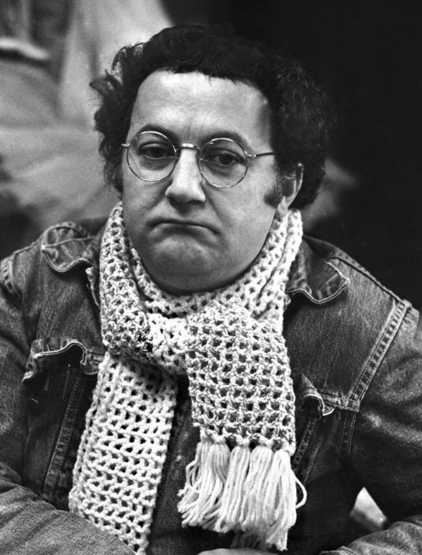 « il n’y a pas de ministre des affaires étrangères en israel : ils en ont pas besoin car ils ne sont jamais vraiment etrangers aux affaires » 

Coluche .