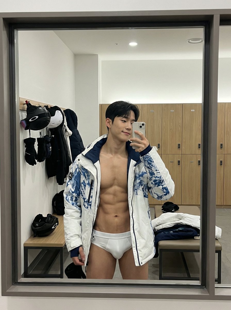 St8NextDoor's tweet photo. Mirror Selfies - Winter Sports
#hotguy #sportsguy #gay #straight #muscularguy #koreanguy https://t.co/cUBO4zDlHu