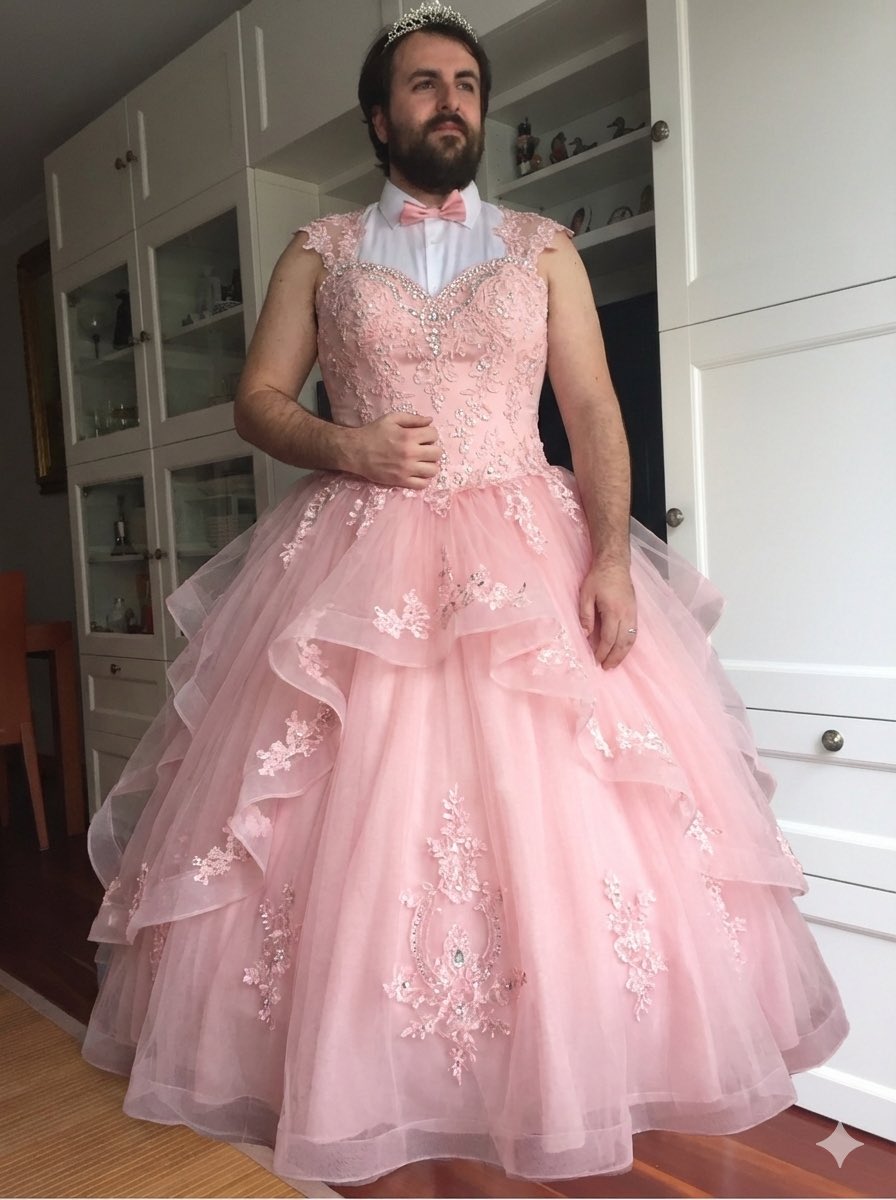 carloscormos's tweet photo. Ya estoy en mi quinceañera 🤭🤣
 #MiAniversarioDeX https://t.co/V3Y0ccHQnn