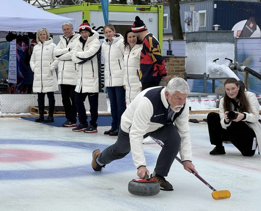 meme_ec's tweet photo. Suddenly I find this weird sport interesting. https://t.co/saY0iIvcuG
