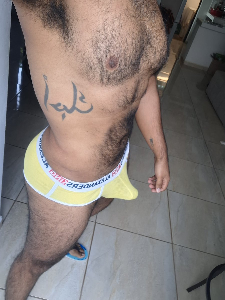 moreno_mx89's tweet photo. Les gusta el amarillo? 🐤🔥 RT
#amarillo #yellow #alexandersking #calzon #oso #peludo https://t.co/iwOiwm7NN5