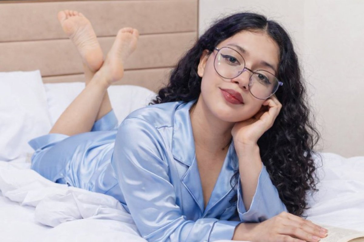 AmyForest2004's tweet photo. Come kiss my cute trans girl feet 👣🏳️‍⚧️
#trans #transgirl #transfeet #feetworshi̇p #feetfetısh #feet https://t.co/kyvYheJPAo
