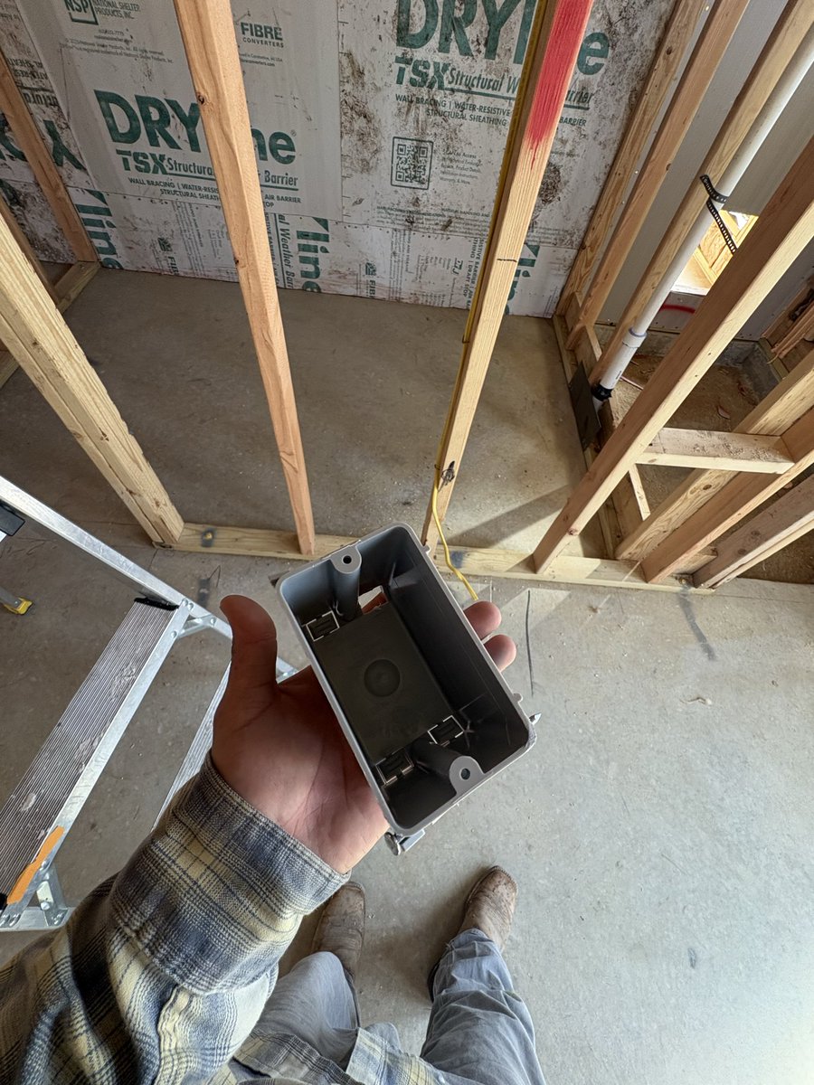 CARBOSQUATCH's tweet image. When your electrician isn’t around to replace an outlet box, what do you do?

#Construction 
#Trades
#Framing
#Concrete
#Slabs
#Woodwork
#Home
#Remodeling
#Plumbing
#Electrical