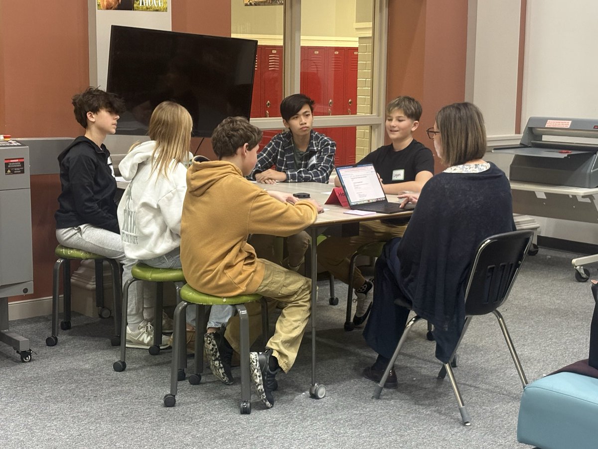 Lisa Van Curen tweet media