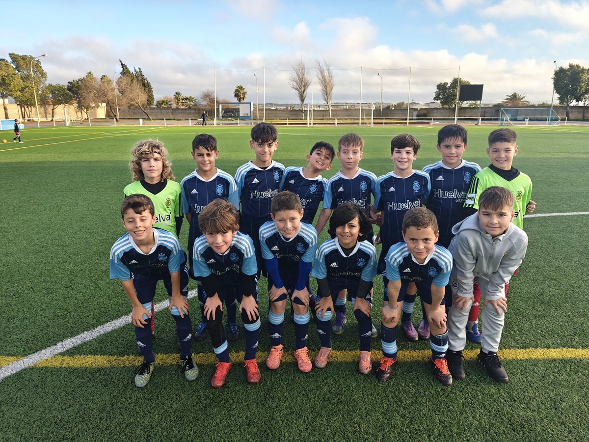 futbolbaserecre's tweet photo. Una nueva victoria del Benjamín A que solo sabe sumar de 3 en 3, y sigue manteniendo el liderato 👏🏻

Enhorabuena 💙💪🏻

Aarón ⚽⚽⚽⚽
De la Rosa ⚽⚽
Carrasco ⚽
Juanjo ⚽
Iván ⚽
Francis ⚽
Conde ⚽
Hugo ⚽

#BenjaminA #DecanoDelFutbolEspañol https://t.co/EQ948dBP0i