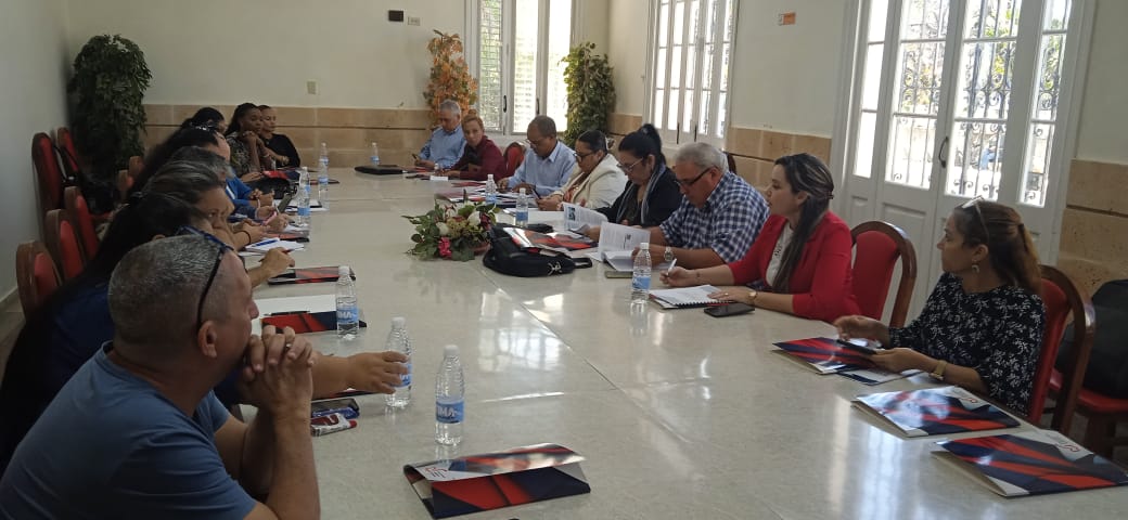 Se presentó el Balance de Exportaciones 2025, dirigido a evaluar el desempeño económico en dos áreas clave: el incremento de ingresos por exportación de bienes y servicios, y el progreso en la captación y desarrollo de la inversión extranjera. <a href="/CubaMined/">MINED</a> <a href="/GEMINED2/">Grupo Empresarial del MINED</a> <a href="/ymazon77/">YMazon</a>