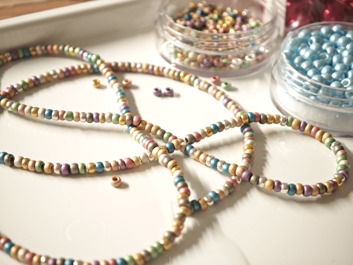 🥰👒
Necklaces 4the neck or as a bracelet.
Colorful,small beads strung on string or thread
a beautiful&amp; inexpensive addition to a stylish outfit.
A small handicraft that requires keen eyesight&amp;precise hands.
However, small handicrafts provide peace&amp;relaxation 4those who love them