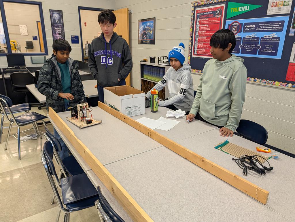 FranseeTech's tweet image. Hovercraft testing underway for our Science Olympiad tournament this Sat at the University of Michigan! #CMSSciOly #ScienceOlympiad