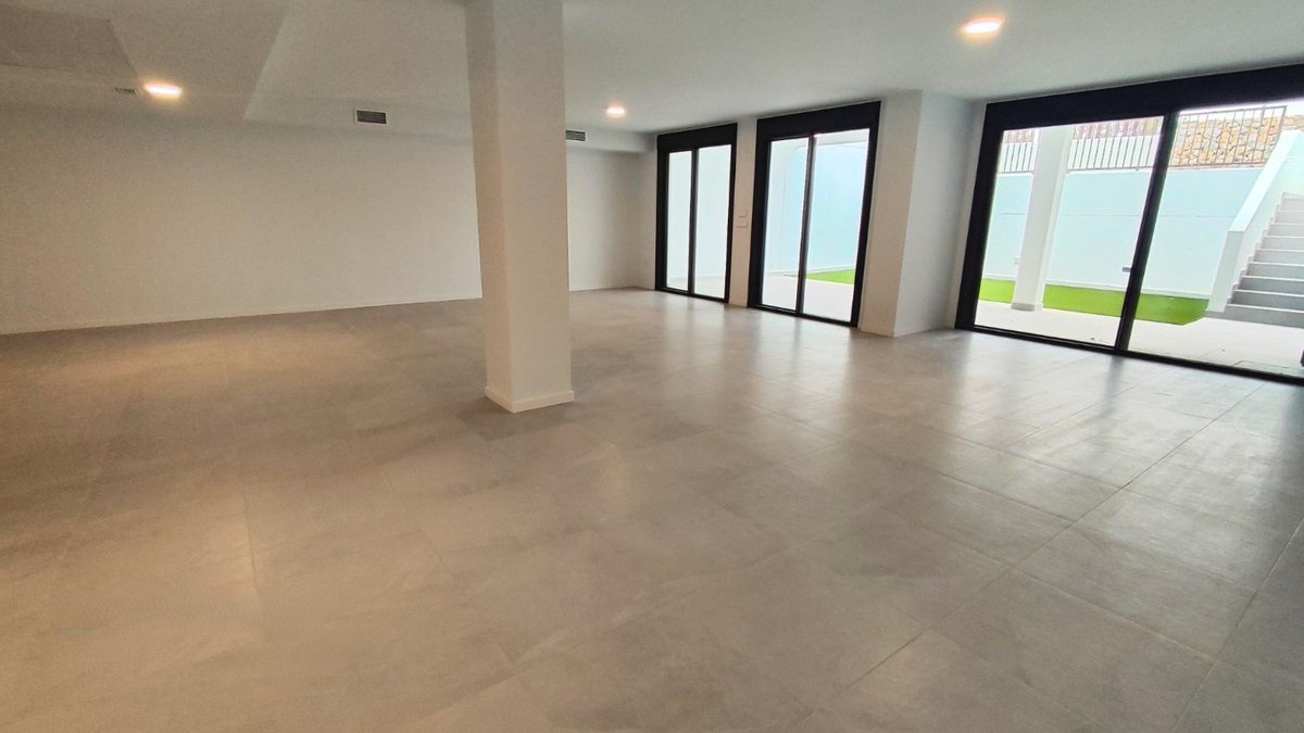 BroklaRealty's tweet photo. 🏠 KEY-READY IN FINESTRAT! 🇪🇸

Massive 305m² Garden Townhouse. 
🔹 2 Bed / 2 Bath + 92m² Basement 
🔹 Private Garden &amp; 95m² Terraces 
🔹 Resort pools &amp; mountain views 
🔹 Price: 440,000€

Details: https://t.co/sOboay6QL1

#Finestrat #CostaBlanca #RealEstateSpain #NewHome https://t.co/RDGfhEMx3B