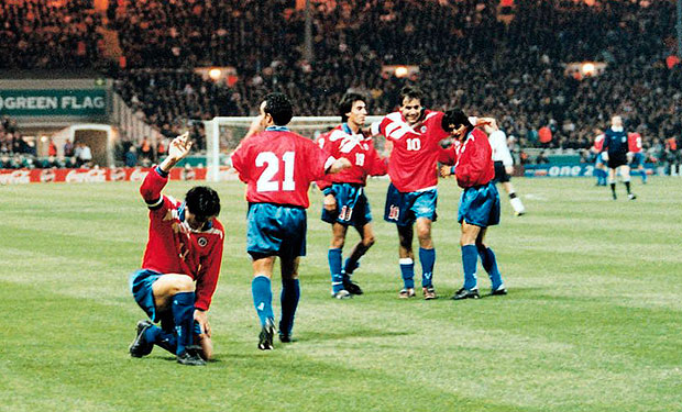 nelsonosses's tweet photo. ¿Algún momento más perfecto? 😍🇨🇱

📌 Wembley 11/02/98 🏟️ 

#MarceloSalas https://t.co/cvWJZCxpx5