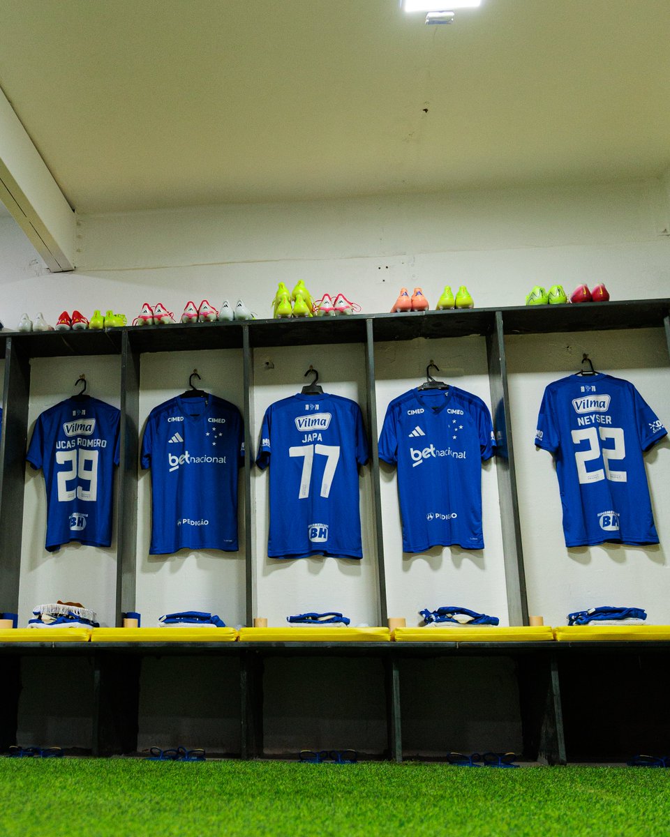 Cruzeiro's tweet image. O vestiário do Cabuloso tá no jeito! 👕

📸 Raphael Marques / Cruzeiro

#MFCxCRU #PáginasHeroicas