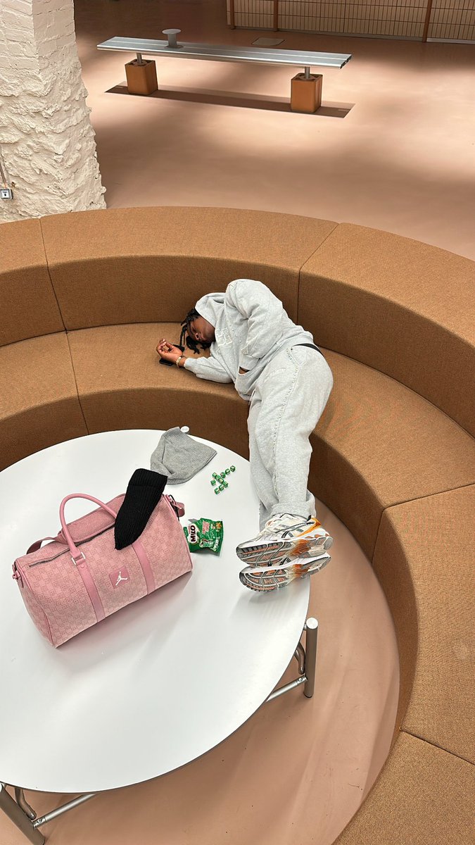 offCHACHI_'s tweet photo. CHACHI
https://t.co/6bw4TmA64A
#fashion #fashioninspo https://t.co/HOxhKTfhpT
