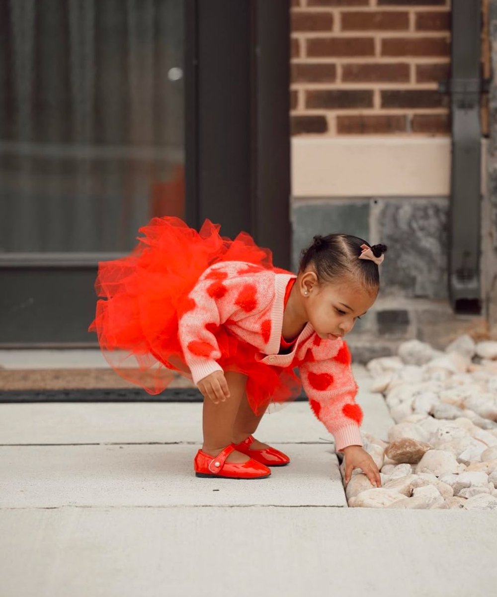 Cozy &amp; Cute in our “Heart to Heart Cozy Cardigan” ❤️🥰

Grab this look now and choose one of our expedited shipping options at checkout to ensure on-time delivery 📦

Shop this look here: royalbabiesandtots.com/collections/va…