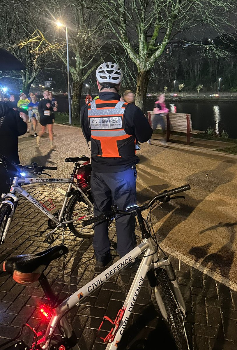 cc_civildefence's tweet photo. A break from the rain and it's #RunTheNight in #Cork in aid of #LittleBlueHeroes with our #Volunteers providing #MedicalSupport.
Thanks to everyone for attending tonight's event.
#MarinaPromenade https://t.co/t8CyLweeoI