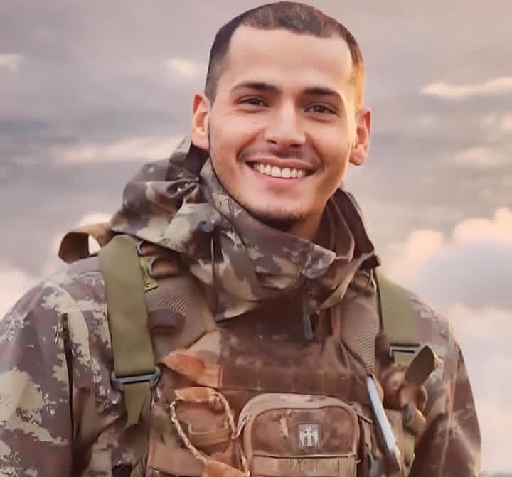 Aklıma düştü gözlerin, boynumu büktüm ağladım... 

Şehit Teğmen Eril Alperen Emir