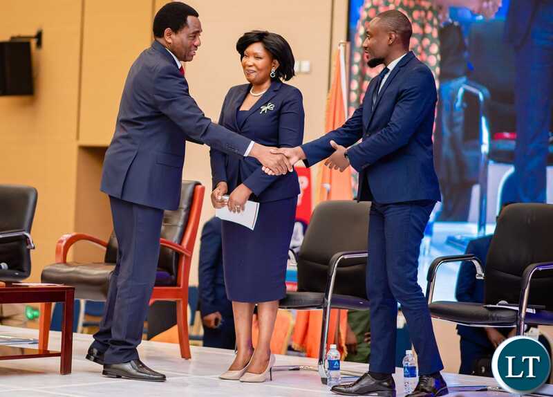 The youngest journalist  to win  the Komlar Dumor Award and the first one to win it in Southern Africa..... We don't give <a href="/BuyoyaJonah/">Dingindaba Jonah Buyoya</a> enough roses! 🇿🇲 Keep flying the Zambian flag high Jonah