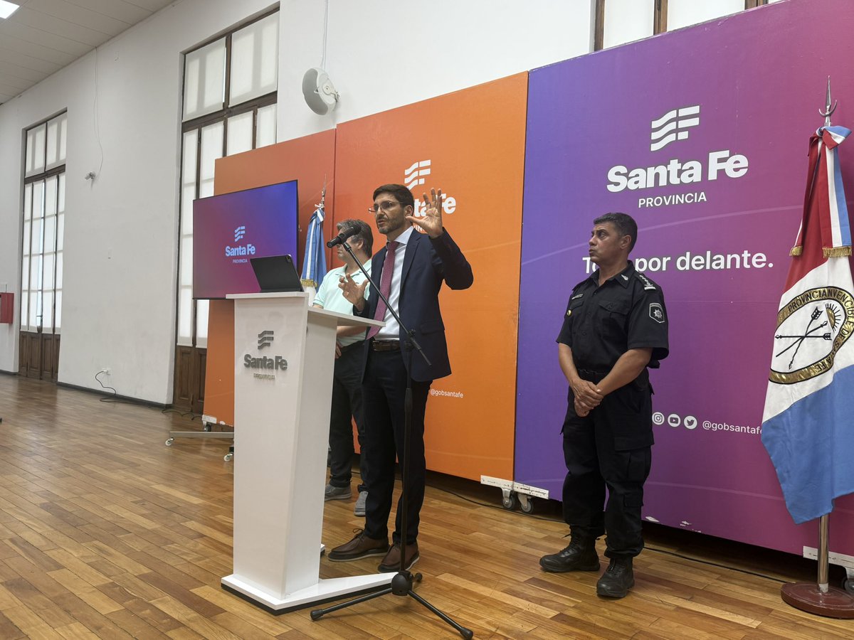 Ningún agente de la Policía o del Servicio Penitenciario de Santa Fe ganará menos de $1.350.000 

<a href="/maxipullaro/">Maximiliano Pullaro</a>