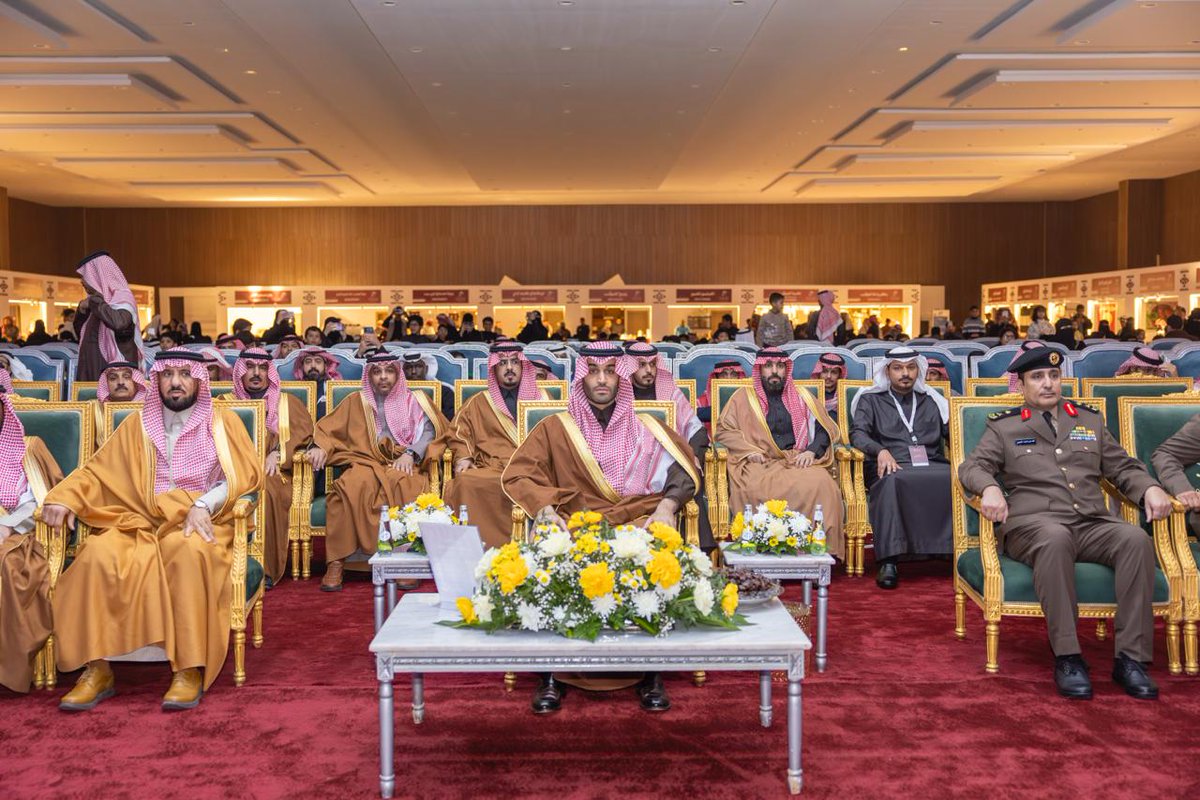 AljoufSA's tweet photo. سمو نائب أمير #منطقة_الجوف يشهد الحفل الختامي لمهرجان التمور بدومة الجندل ويتوّج الفائزين بجائزة الأمير فيصل بن نواف.

https://t.co/TdVg5OJylu https://t.co/hIONw3jITO