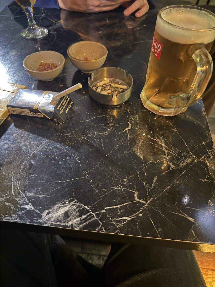 ne güzel kafa dinliyodum geldi yine aq