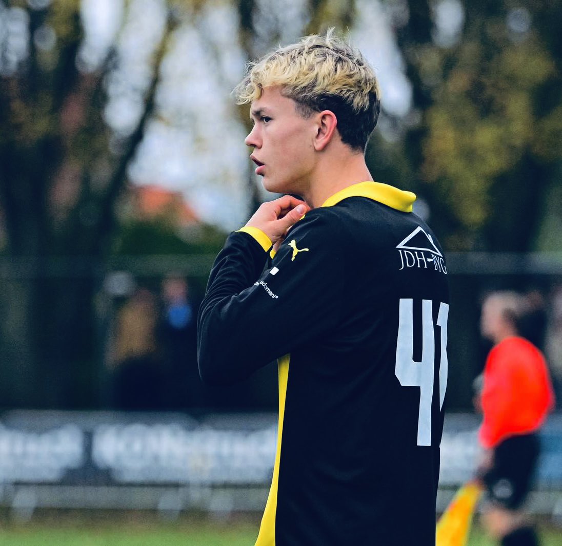 CareerInFoot's tweet photo. Career In Football har underskrevet en repræsentationsaftale med @AarhusFremad-talentet Jonas Østergård, som allerede i efteråret fik sin debut i både 1. Division og Oddset Pokalen.

Den lynhurtige 19-årige har scoret to gange i Aarhus Fremads preseason-træningskampe.

🟡⚫️ https://t.co/zTNwxYQ8z9