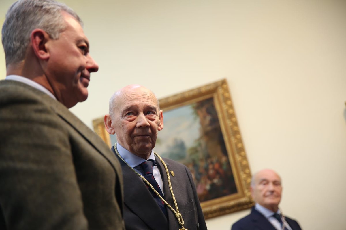 ateneodesevilla's tweet photo. 🔴 TOMA DE POSESIÓN DE LA JUNTA DIRECTIVA
 
Esta tarde ha tenido lugar la toma de posesión de la Junta Directiva del Excmo. Ateneo de Sevilla, en un acto celebrado en la sede de la institución, que ha contado con la asistencia de autoridades civiles y militares, así como de numerosos socios. 

#ateneodesevilla