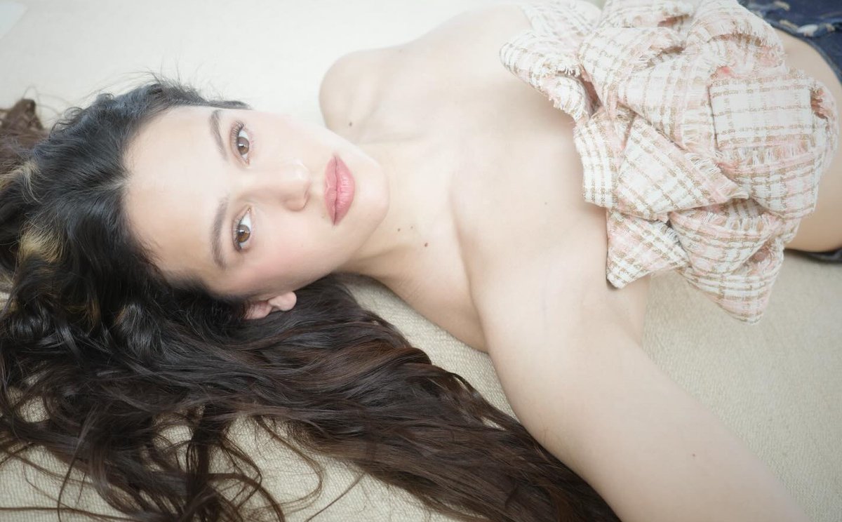 ROSALÍA ABRE MÃO DE BENS MATERIAIS EM FAVOR DE UMA CONEXÃO MAIS PROFUNDA NO CLIPE DE “SAUVIGNON BLANC”
portalpepper.com.br/rosalia-abre-m…