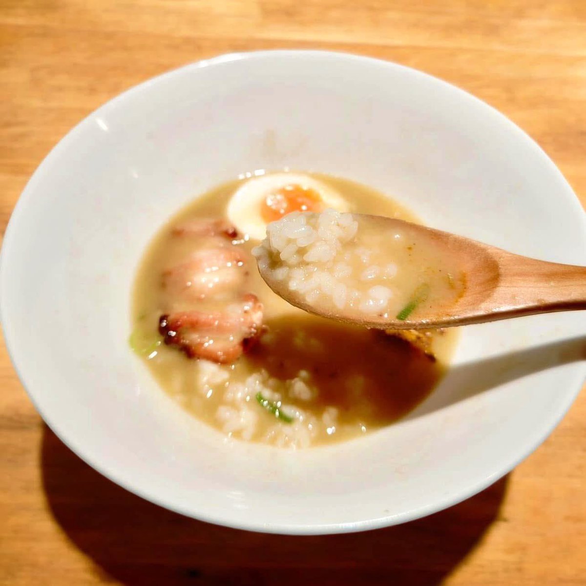 【今日のTHANK便り】
食べたあと、ちょっと違う。

お客様から、
こんな声をいただくことがあります。

「ラーメンを食べたのに、重くないですね。」
「ちゃんと野菜を食べた感じがする。」
「なんだか、ほっとしました。」

鶏ポタラーメンは、
鶏の旨みと10種類の野菜でつくる、