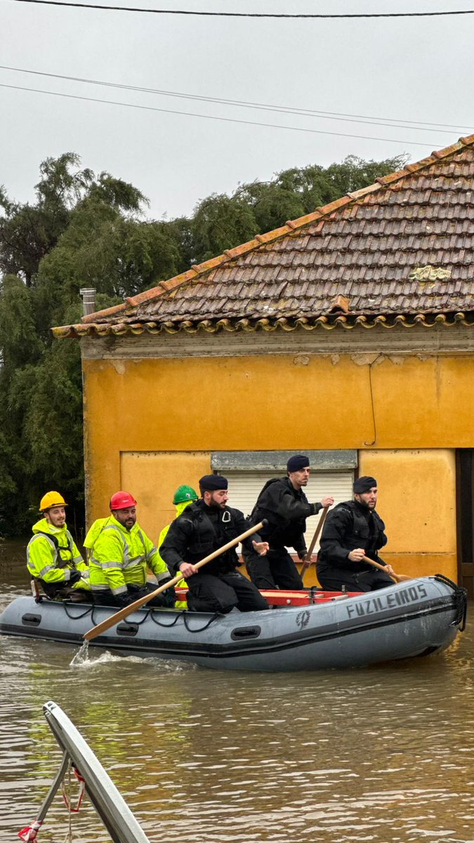 MarinhaPT's tweet image. Marinha e @amn_portugal mantêm meios para resgate em prontidão imediata

Saiba mais em marinha.pt/pt/media-cente…

#marinha #amn #militares #prontidão