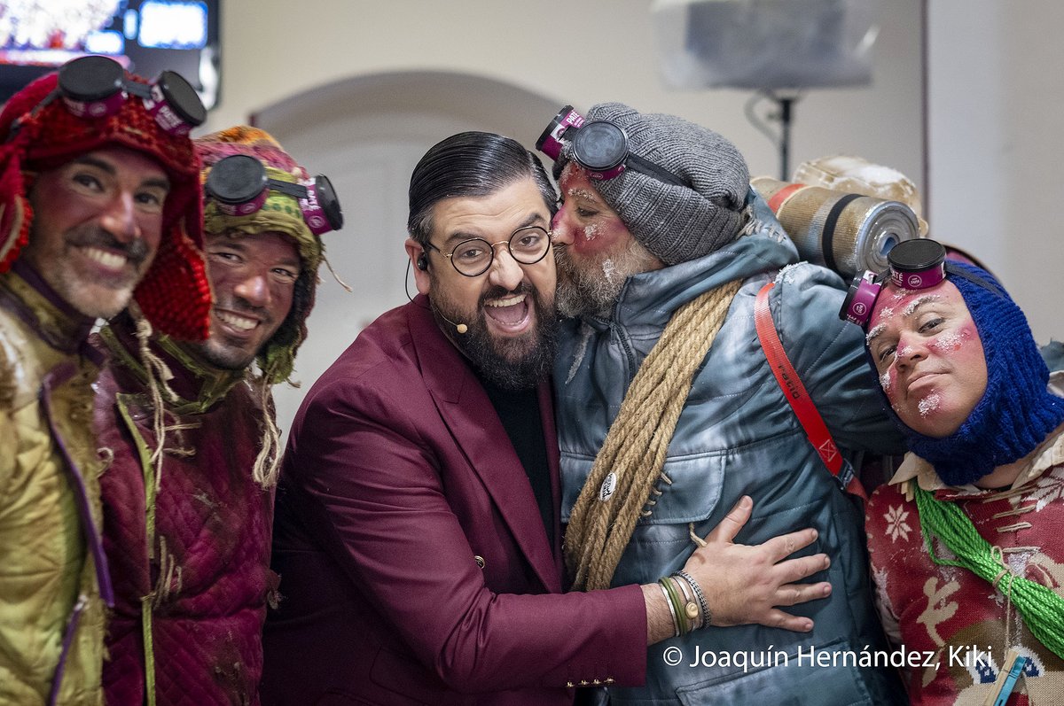 kikifotografo's tweet photo. Mucho decir “que no vengan”… pero se los comen a besos. Ome por favó.
@_ManuSanchez_ @codigocarnaval https://t.co/kTtyXRqvT6
