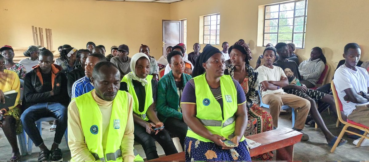 ByimanaVoluntee's tweet photo. Uyu munsi #YVsByimana twakoze #Inama yaduhuje n' umuyobozi waruhagarariye umushinga wa
#WORLDRELIEF
Bwana, Jean Pierre IRADUKUNDA
Ndetse na Veterinary akaba na Agronome wa #ByimanaSector mu,
✅Gufasha urubyiruko rukora ubuhinzi kubona Aho bahinga,
Imbuto, Ifumbire,...... https://t.co/6rN4uGUvrv
