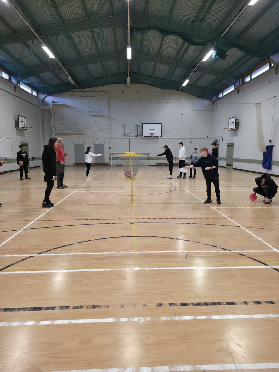 MrMoIHSPE's tweet photo. Lloyd from Inverness Disc golf introduced the sport to some of our classes today. The pupils enjoyed themselves and hopefully some will pop along to Torvean Park and try out this free sport. https://t.co/L2j1gOG1VE