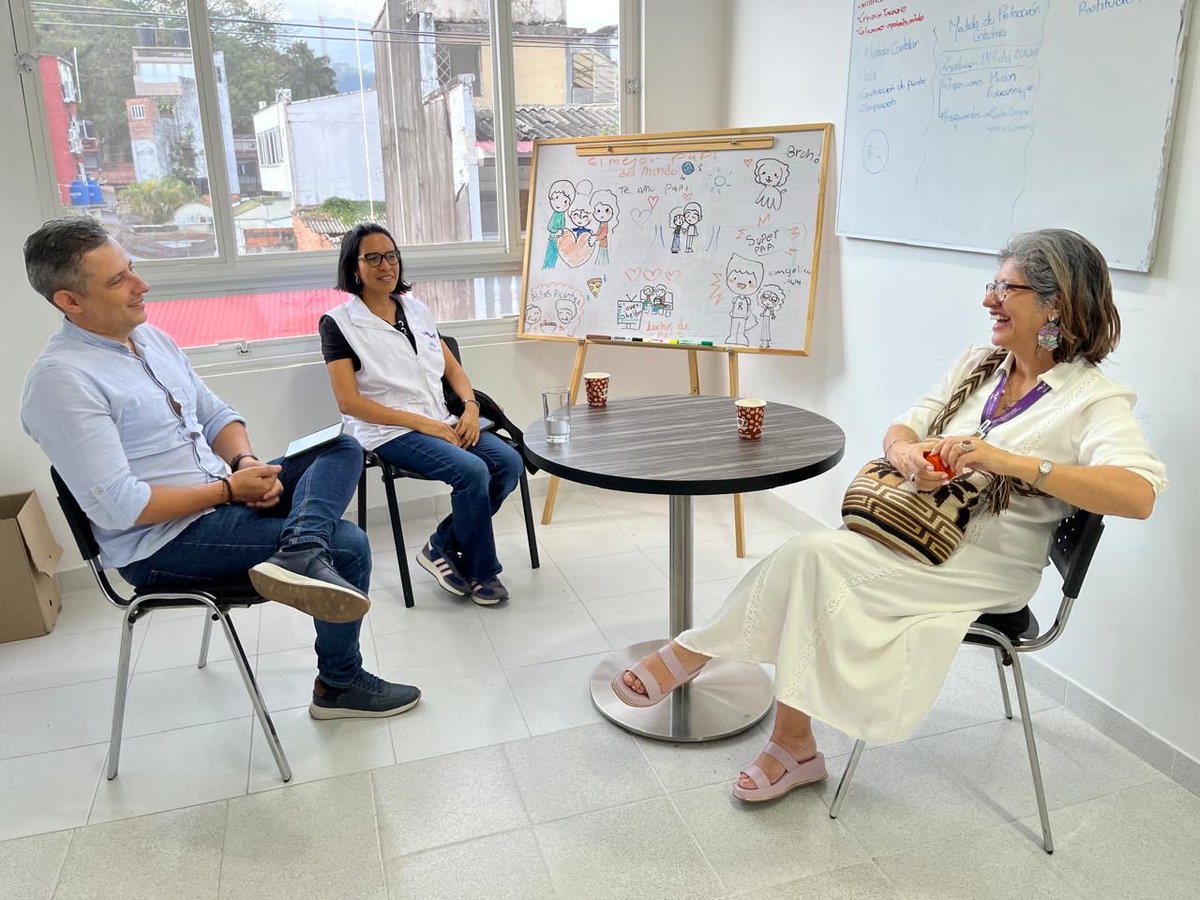 🤝✨ ¡Trabajo articulado por las víctimas!

El director territorial Meta de la URT, Robert Barreto, se reunió con Adriana Pestana, jefe Regional Oriente de la <a href="/UBPDcolombia/">Unidad de Búsqueda de Personas Desaparecidas</a>, para fortalecer la colaboración interinstitucional.

📌 Intercambio de información
📌 Claridad en los