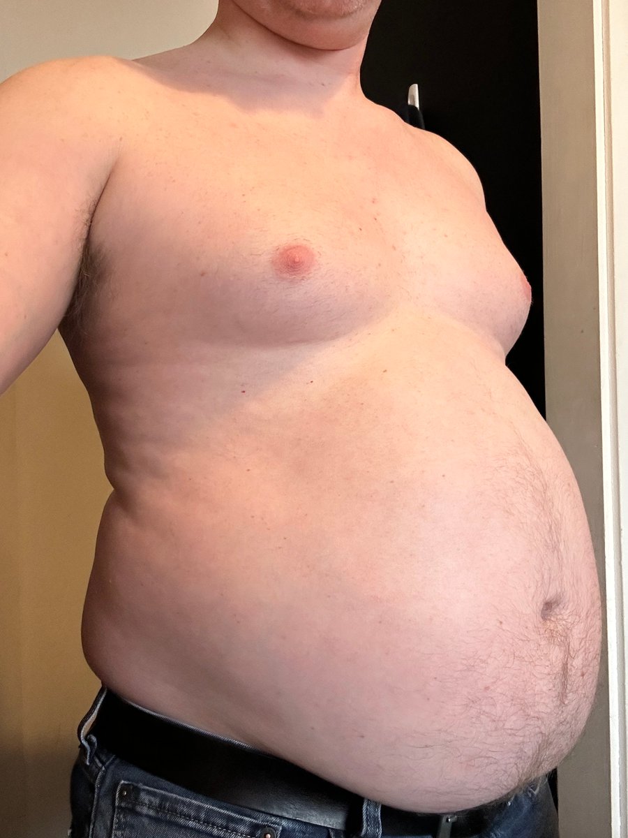 bkpupchase's tweet photo. @newgamertag Idk if I count as a "real" bear, but I do have a real belly 😋

Seriously though, I hate that AI-generated content is so prevalent in the bear community. What, do we have a shortage of fat boys all of a sudden? https://t.co/GyTtHdxheP