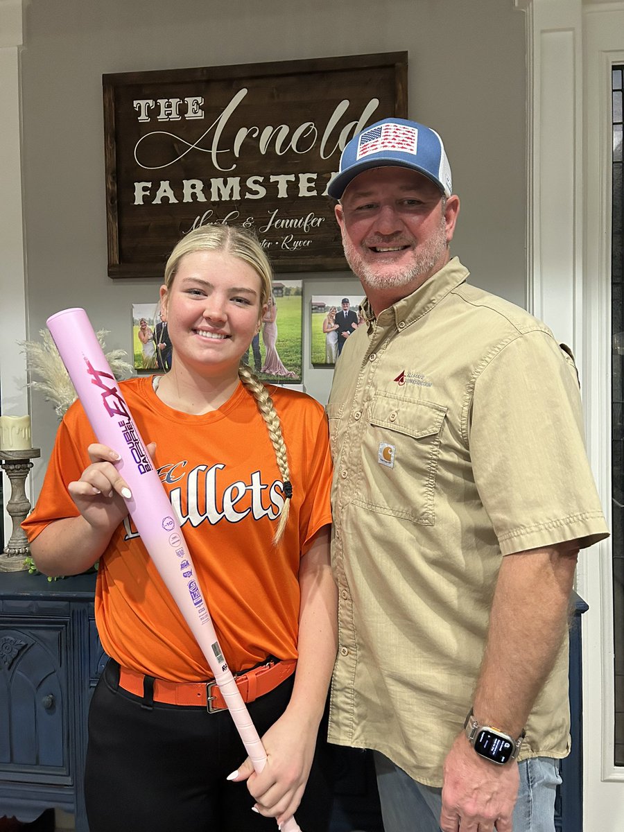 ryver_arnold's tweet image. Thank you Dad for the new bat!! I can’t wait to see what damage I can do with it😛 @marka0228 
#JesusLovesYou #NewBat 
@ecbtodd69606 @CoachClayTodd