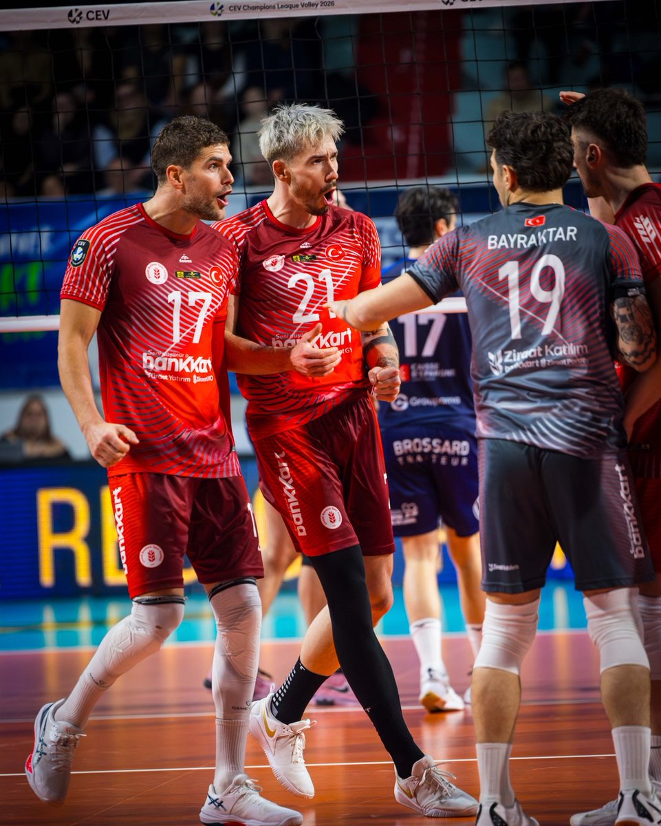🇹🇷Ziraat, Şampiyonlar Ligi'nde 5/5 yaparak grup liderliğini ve çeyrek finali garantiledi

🇨🇵Tours 1-3✅
🇸🇮Ljubjana 0-3 ✅
🇮🇹Trentino 0-3 ✅
🇸🇮Ljubjana 0-3 ✅
🇨🇵Tours 1-3✅

#CLVolleyM