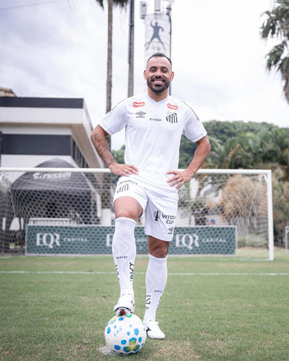canalpremiere's tweet image. 🌊⚡ ABRE O MAR… MOISÉS CHEGOU!

O Santos anunciou a contratação do atacante Moisés 🐳⚽ Contrato fechado por 3 anos, reforço de peso pro setor ofensivo do Peixão.

📸@RaulBaretta_Photo / @santosfc

#BrasileiraoNoPremiere #Santos #Moises #BR26 #FutebolBrasileiro