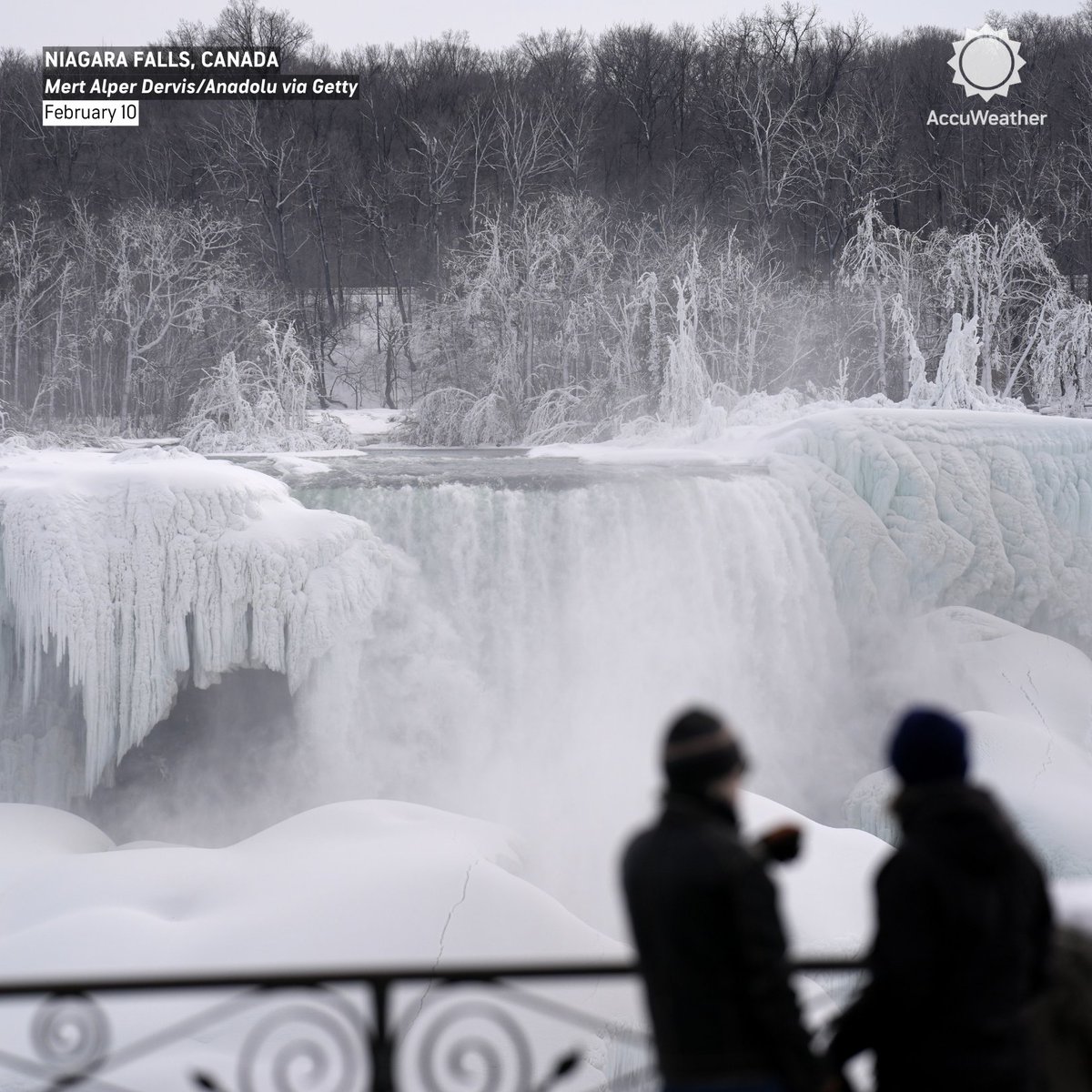 accuweather's tweet image. Niagara Falls turns into a winter masterpiece 🌨️💦

Below-freezing temperatures have partially frozen the iconic waterfall, creating a stunning scene in Ontario.