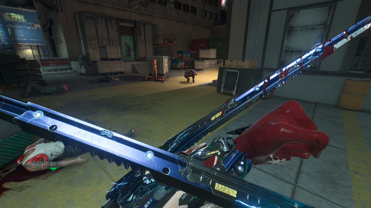 650 saatlik Cyberpunk serüvenimde ilk defa Z bıçaklarını kullanıyorum ve yine ilk defa V'nin eline kan bulaşabildiğini gördüm