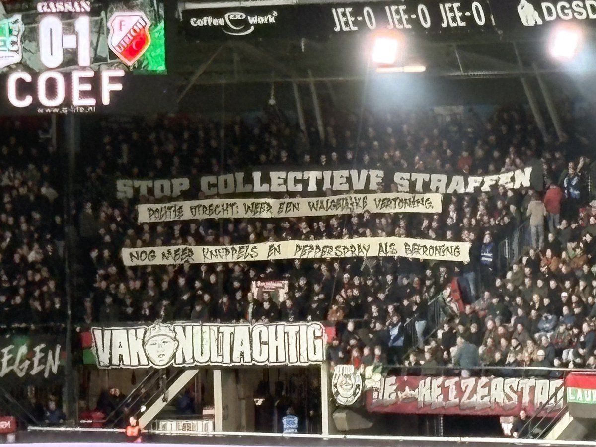AwaydaysNL's tweet photo. De NEC- en FC Utrecht-supporters met een gezamenlijk statement tegen de politie-inzet van afgelopen weekend in Utrecht. 🤝

“Politie Utrecht: Wat een vertoning! Meer knuppels en spray als bekroning!” https://t.co/ssmGJQ5bLS
