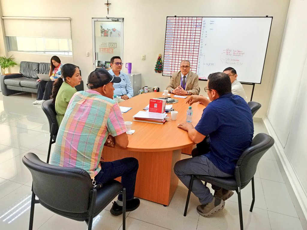 ecu911sambo's tweet photo. #LosRíos
Representantes de empresas privadas visitaron las instalaciones del @ECU911_ en Babahoyo para conocer los alcances de la resolución de #Interoperabilidad y fortalecer la #VideovigilanciaECU911 en zonas estratégicas.

Durante la visita, conocieron el Modelo de Gestión Institucional y la operatividad del Centro Local en la coordinación y atención de emergencias en territorio.

Unimos esfuerzos por la seguridad ciudadana y la vida.