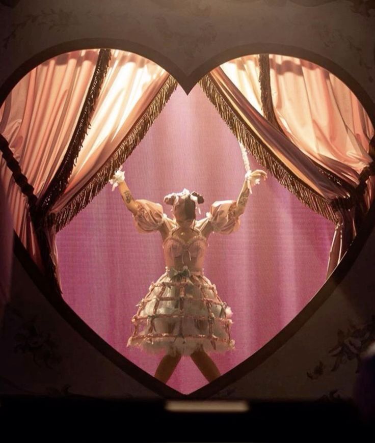 I LOVE when Melanie criticizes society by portraying herself as an object, reflecting how others perceive her