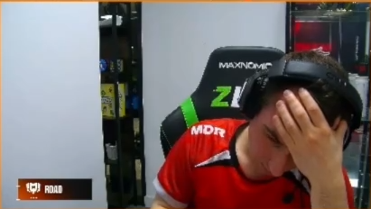 JoblifeEsport's tweet photo. C'est pas bien ce que tu fais @Dokaii 😂 #JOBLIFE https://t.co/WKAEsc4uvN