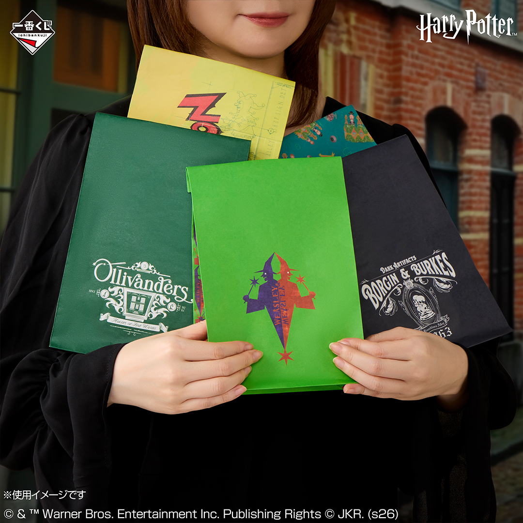 ichibanKUJI's tweet image. ＼＼あなたが好きなお店は？🛍／／
🪄  一番くじ Harry Potter 
　　　　　　　　Magical Holiday! 🪄 
📅2/21(土)より順次発売予定📅
1kuji.com/products/harry…
┈┈┈┈┈┈┈┈┈┈┈┈┈┈┈┈┈
📍店舗検索
1kuji.com/shop_lists?pro…

『グリンゴッツ銀行』のコインセットや…