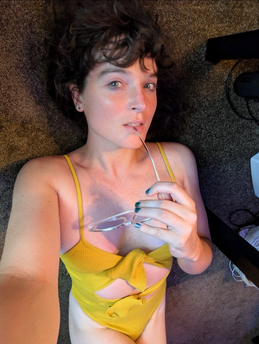 Mia Moore tweet media