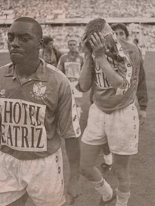 Toledo_Olvidado's tweet photo. El robo de Brito Arceo al @CD_Toledo que nos privó de ser el primer equipo en encadenar tres ascensos consecutivos hasta Primera división, prácticamente con el mismo grupo de jugadores que comenzó en Tercera. https://t.co/jV7fIOAnnH