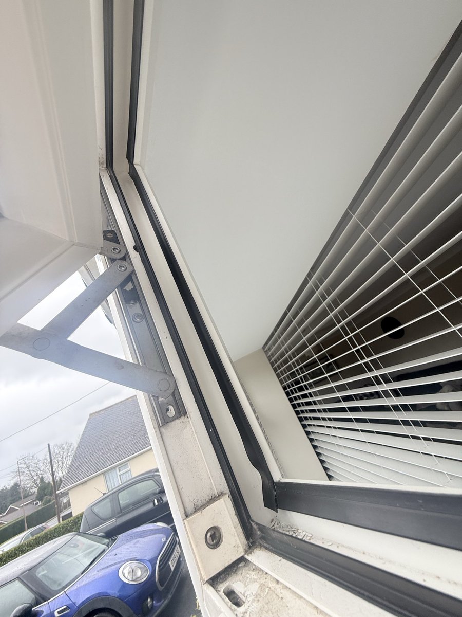 WinLockDr's tweet photo. I am a professional fully insured tradesman. I can open your door or window locks, then fix any door or window lock you may be having trouble with and also fit new or extra locks as you require. 

Independently owned and operated. 

Fully Insured Professional Tradesperson https://t.co/PkSovyQdTd