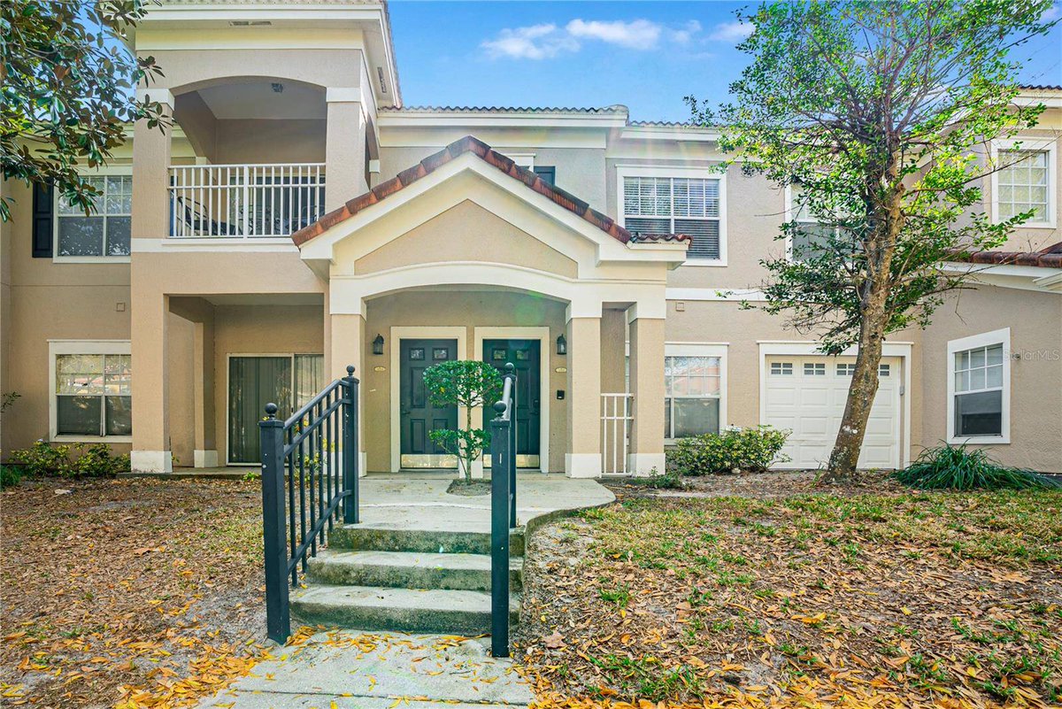ThatManSoto's tweet photo. Charming Arbor Lakes condo in Sanford! Spacious, clean, with resort-style pool and gym. Perfect for first-time buyers, investors, or downsizers. Prime location near shops and highways. 

Non-Warrantable Condo: https://t.co/Jzv5LY522Z #SanfordFL https://t.co/5OgO6HtCLO